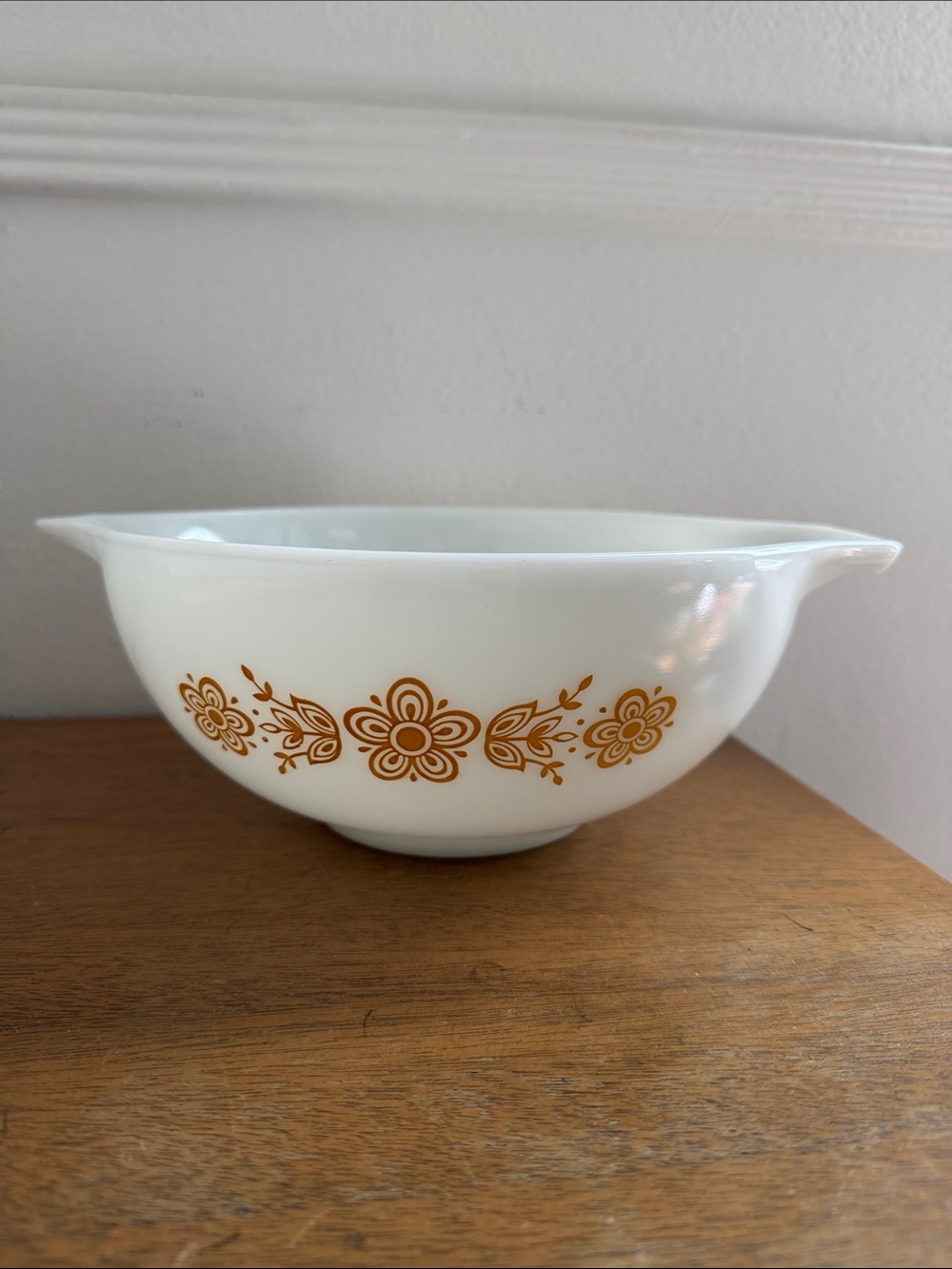 Vintage Pyrex 443 2.5 quart casserole dish gold floral milk glass no lid